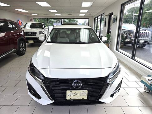 Used 2023 Nissan Altima 2.5 SV AWD/4WD image 2