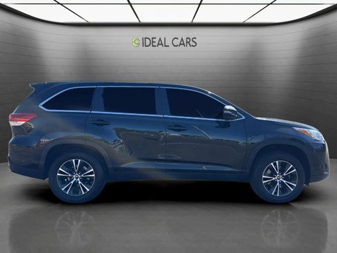Used 2019 Toyota Highlander LE FWD image 4