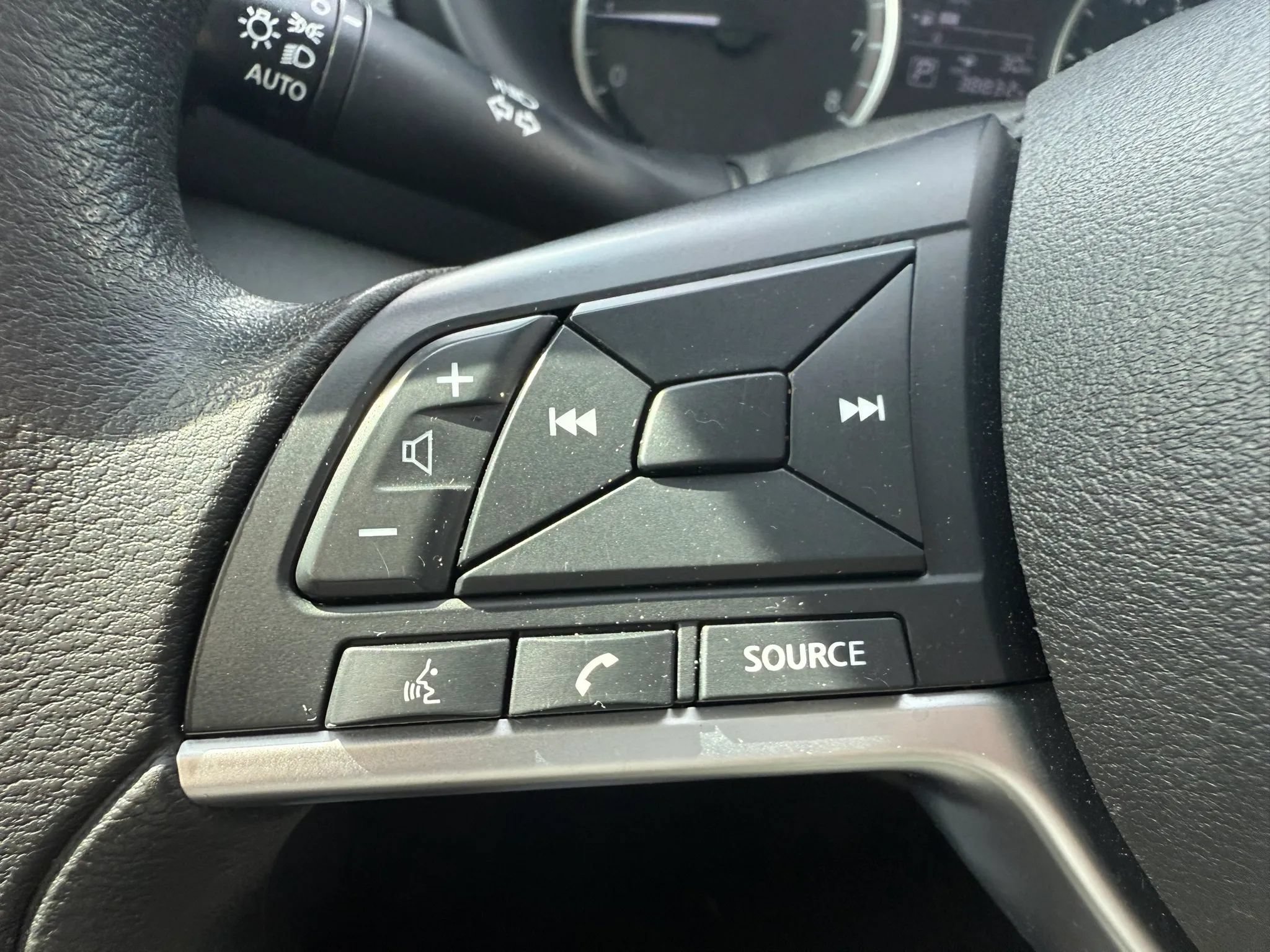 Used 2021 Nissan Kicks S FWD image 12