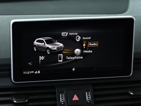 Used 2020 Audi SQ5 Prestige w/ Prestige Package image 17