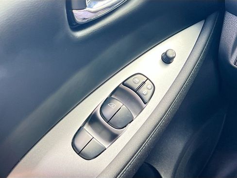Used 2025 Nissan Leaf S FWD image 17