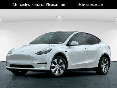 Used 2023 Tesla Model Y Long Range AWD/4WD image 1