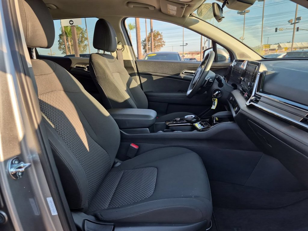 Certified 2025 Kia Sportage LX AWD/4WD image 28