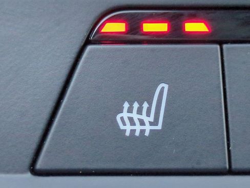 Used 2023 BMW X6 xDrive40i w/ Climate Comfort Package image 25