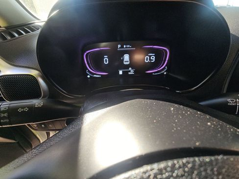 Used 2025 Kia Soul LX w/ LX Technology Package FWD image 19