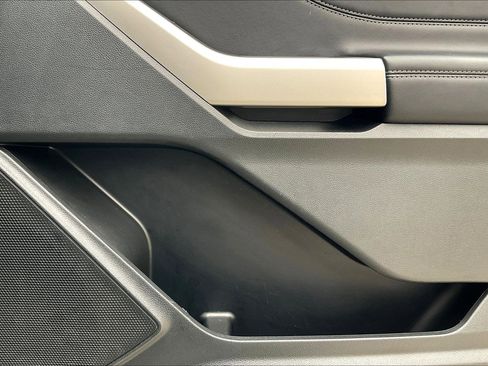 Used 2023 Ford Explorer Limited image 20