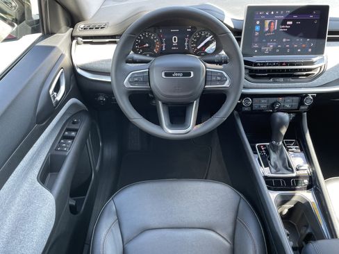 Used 2024 Jeep Compass Latitude image 19