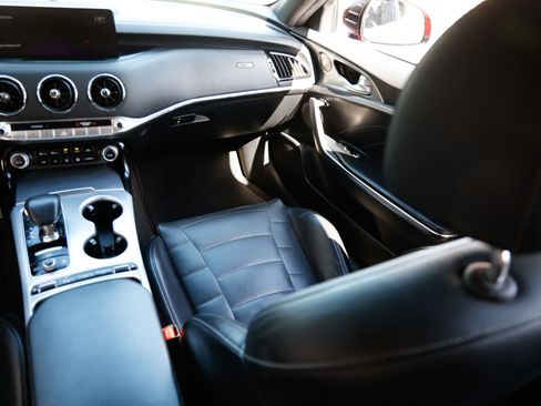 Used 2022 Kia Stinger GT2 image 25
