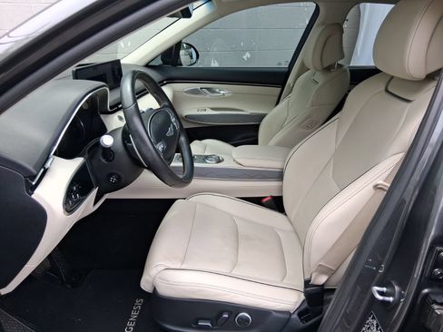 Used 2023 Genesis GV70 2.5T w/ Advanced Package AWD/4WD image 14