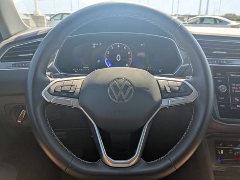 Used 2024 Volkswagen Tiguan SE AWD/4WD image 15