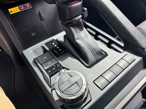 Used 2024 Toyota Tacoma TRD Off-Road AWD/4WD image 31