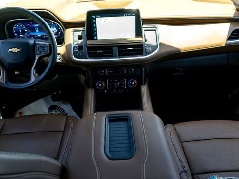 Used 2024 Chevrolet Suburban High Country RWD image 23