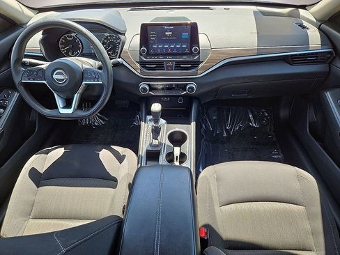 Used 2024 Nissan Altima 2.5 SV FWD image 17