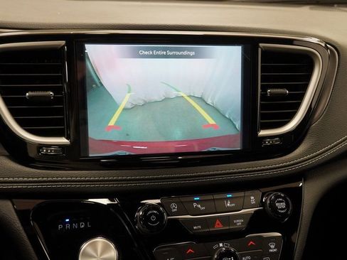 New 2026 Chrysler Pacifica Select image 23