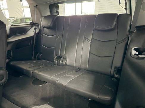 Used 2020 Cadillac Escalade Luxury RWD image 18