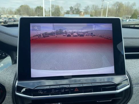 Used 2023 Jeep Compass Latitude image 17