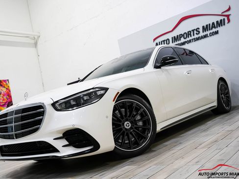 Used 2022 Mercedes-Benz S 580 4MATIC Sedan image 3