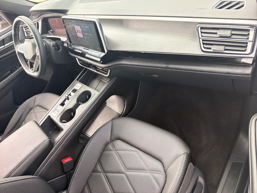 Certified 2024 Volkswagen Atlas Cross Sport SE AWD/4WD image 26