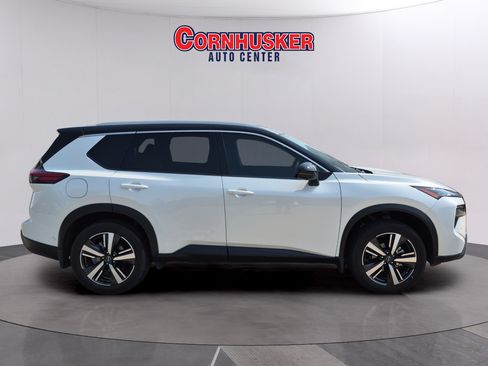 Used 2025 Nissan Rogue SL AWD/4WD image 8