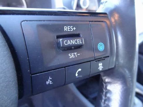 Used 2022 Nissan Rogue SV w/ SV Premium Package image 12