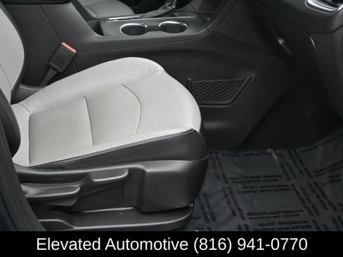 Used 2018 Chevrolet Equinox Premier FWD image 7