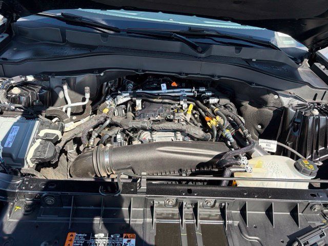 Used 2025 Ford Explorer Active w/ Active Comfort Package RWD image 11