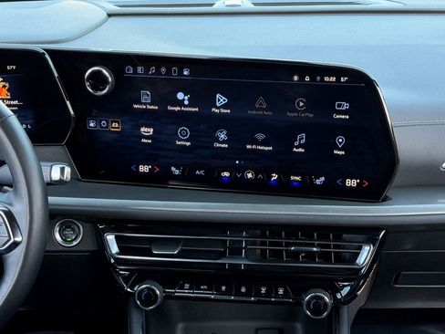 Used 2024 Chevrolet Traverse LT image 19