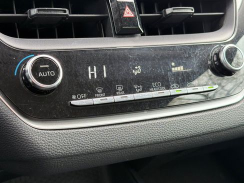 Used 2022 Toyota Corolla LE image 18