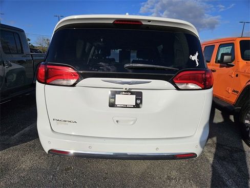 Used 2017 Chrysler Pacifica Touring-L image 5