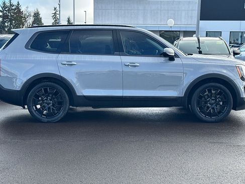 Used 2021 Kia Telluride SX w/ SX Prestige Package image 3