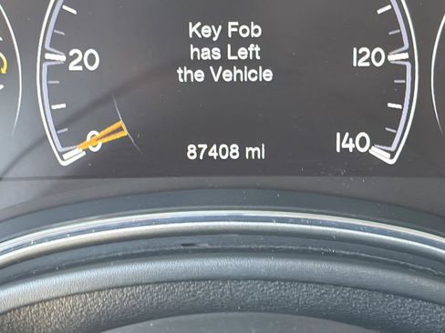 Used 2018 Jeep Grand Cherokee Altitude RWD image 25