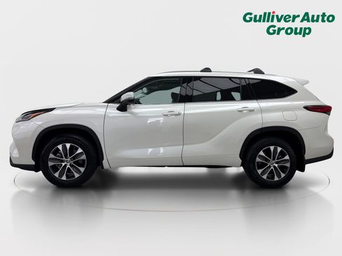 Used 2021 Toyota Highlander XLE FWD image 3