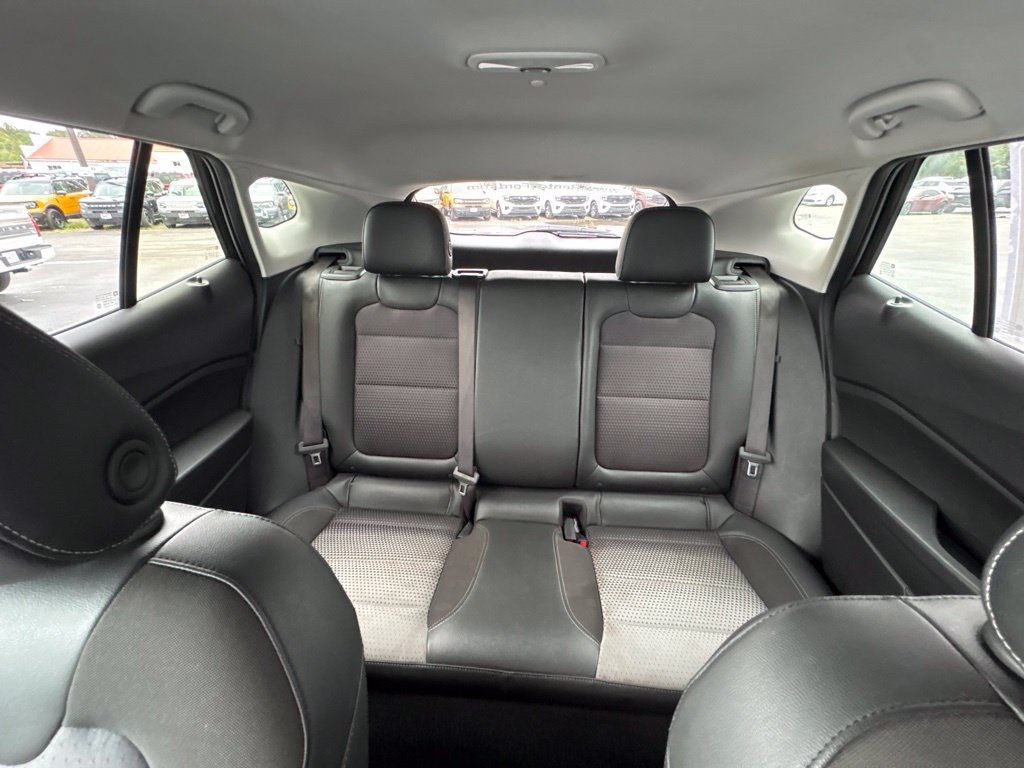 Used 2025 Chevrolet Trax LT FWD image 25