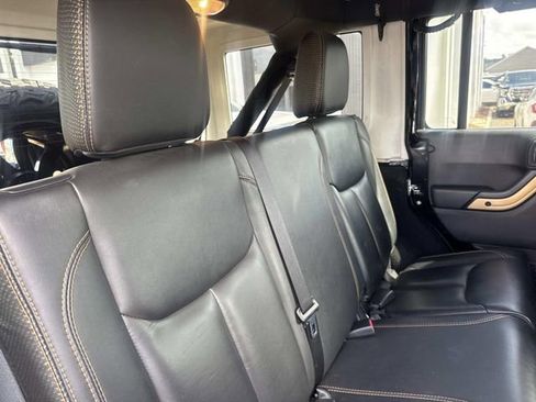 Used 2014 Jeep Wrangler Unlimited Sahara image 10