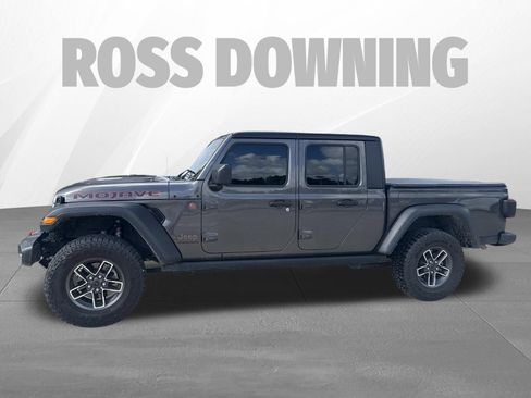 Used 2025 Jeep Gladiator Mojave w/ Convenience Group AWD/4WD image 2