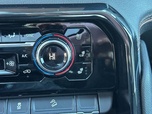 Used 2024 GMC Sierra 2500 AT4 w/ Technology Package image 26