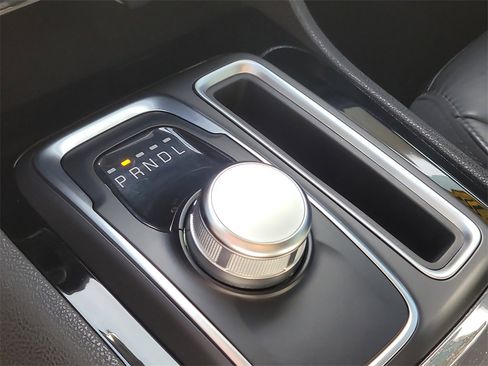 Used 2023 Chrysler 300 Touring L image 25