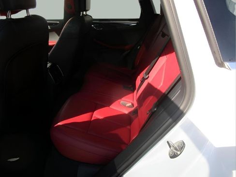 Used 2023 Porsche Macan image 24