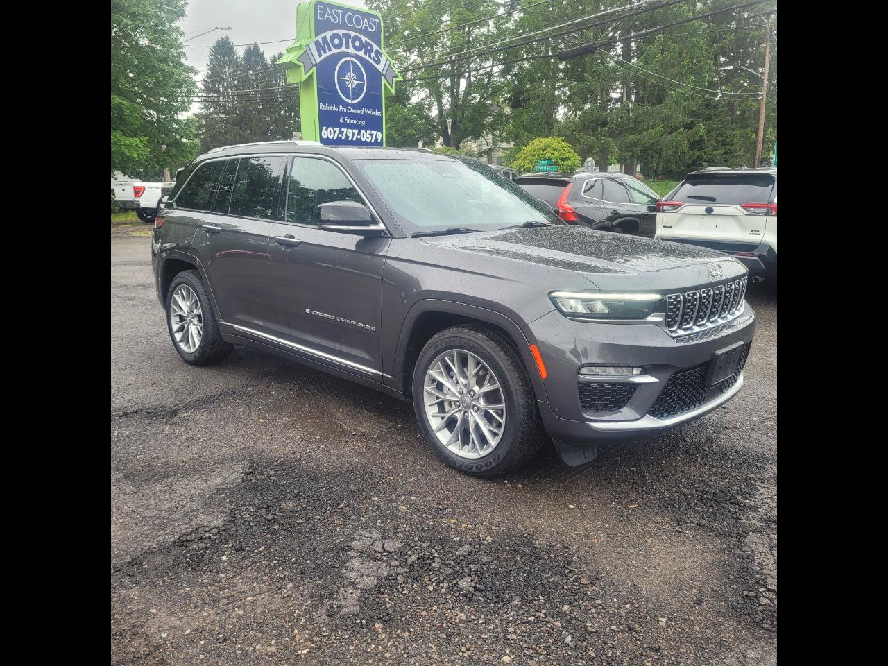 Used 2022 Jeep Grand Cherokee Summit w/ Adv Protech Group IV AWD/4WD image 2