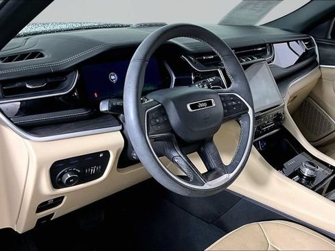 Used 2022 Jeep Grand Cherokee Limited 4xe w/ Luxury Tech Group II AWD/4WD image 16