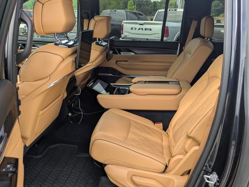 Used 2025 Jeep Grand Wagoneer L Series III w/ Rear Seat Video Group 1 AWD/4WD image 11