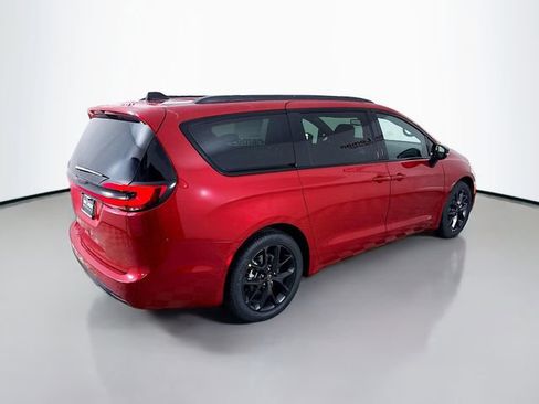 New 2026 Chrysler Pacifica Select image 7