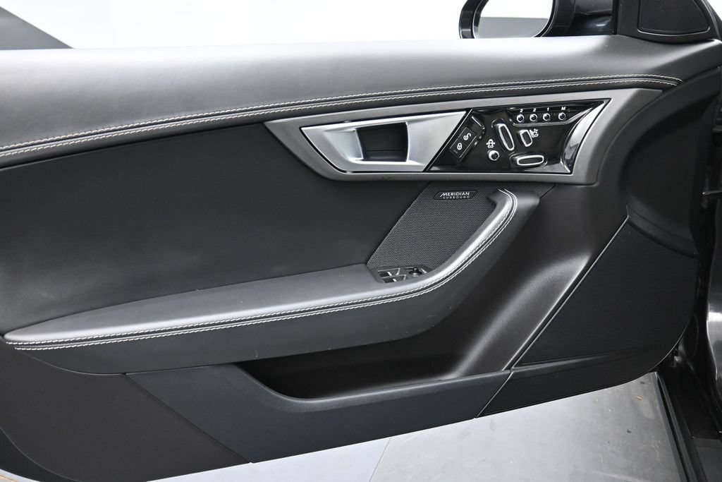 Used 2015 Jaguar F-TYPE R RWD image 20