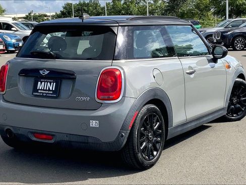 Used 2018 MINI Cooper 2-Door Hardtop image 11