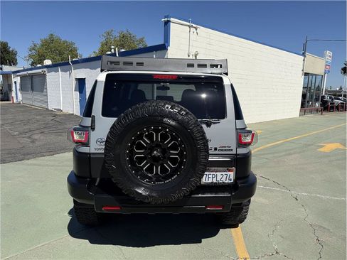 Used 2014 Toyota FJ Cruiser 4WD w/ Convenience Package image 7