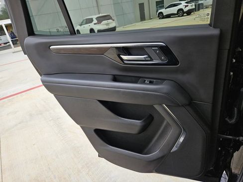 Used 2025 Chevrolet Tahoe Z71 AWD/4WD image 33