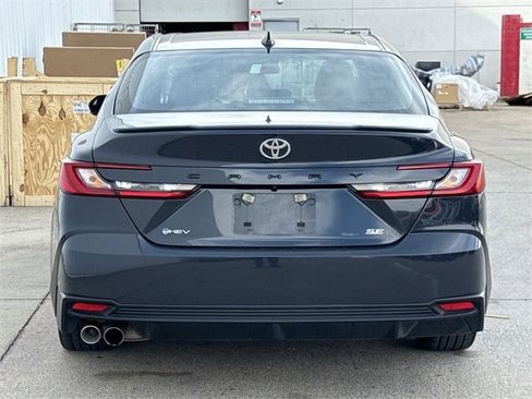 Used 2025 Toyota Camry SE image 5