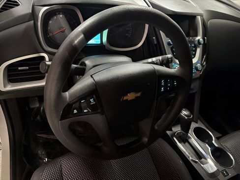 Used 2017 Chevrolet Equinox LS FWD image 17