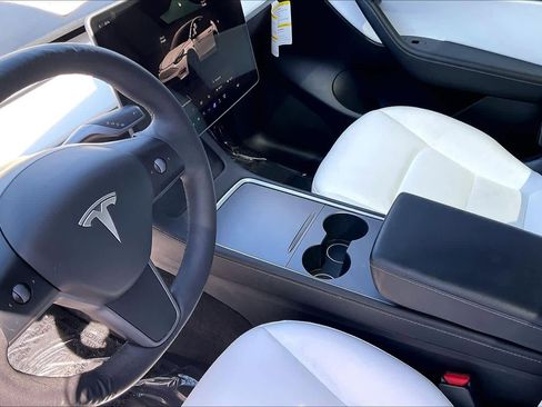 Used 2022 Tesla Model Y Performance AWD/4WD image 16