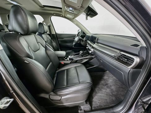 Used 2025 Kia Telluride S FWD image 34
